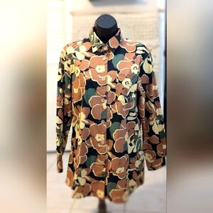 Harvey Bernard Women's Medium Button Down Top-2